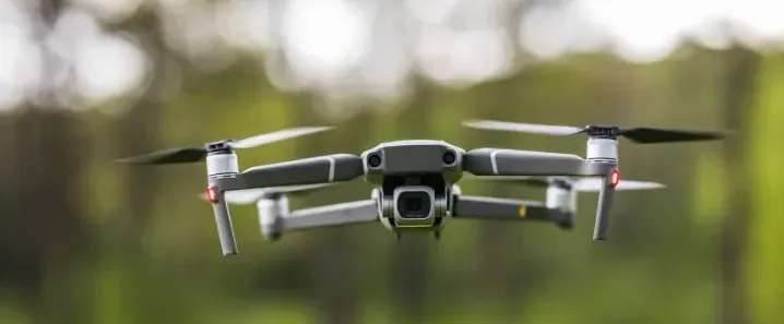 Photo d'un drone en train de voler.webp